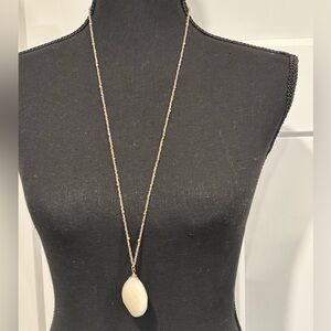 Accent necklace with cream stone and adjustable length